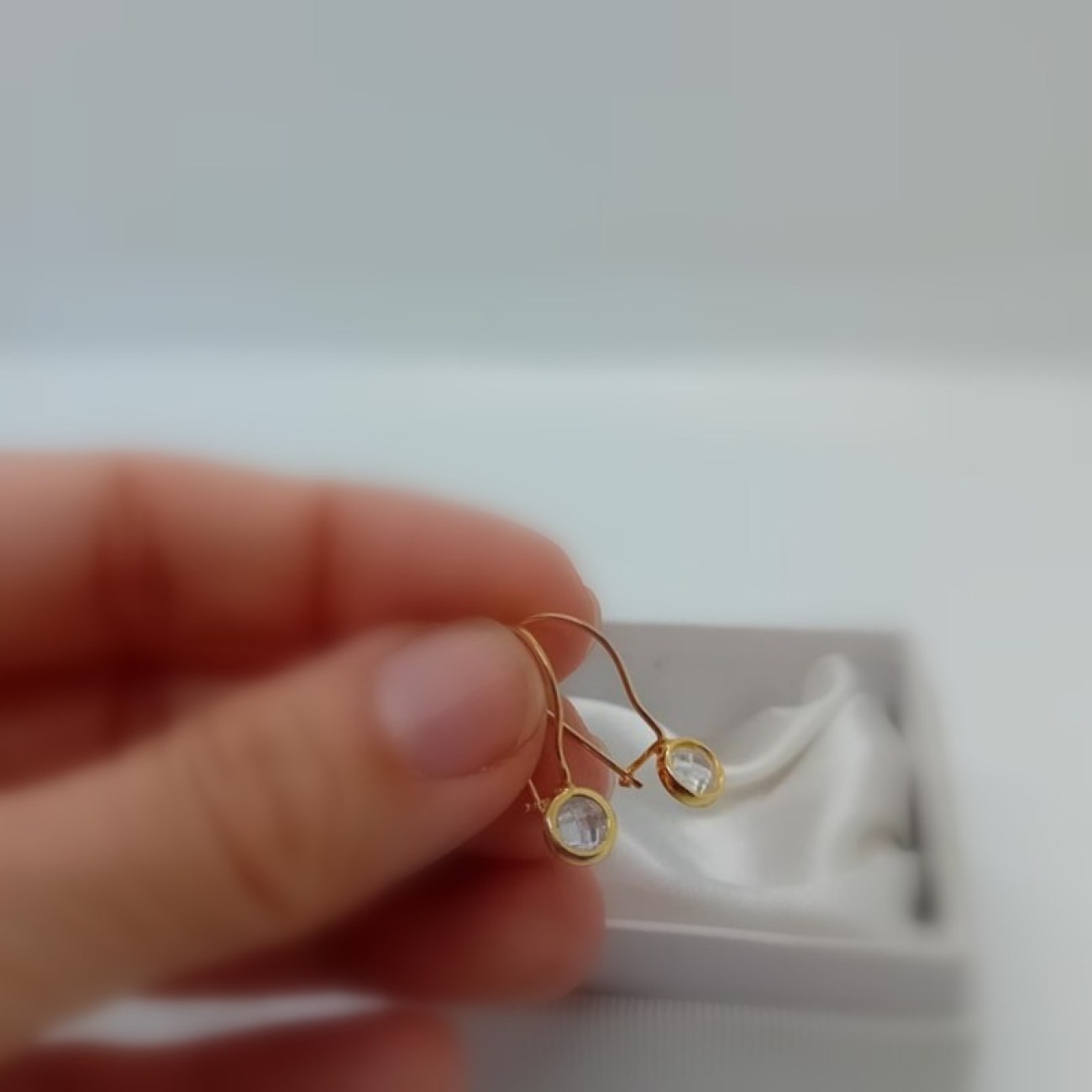 Σκουλαρίκια μακριά λευκό ζιργκόν